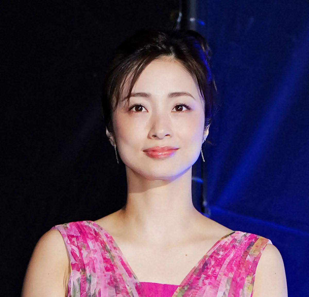 上戸彩に再婚説？Hiroとの離婚歴の真相と3児の母としての現在