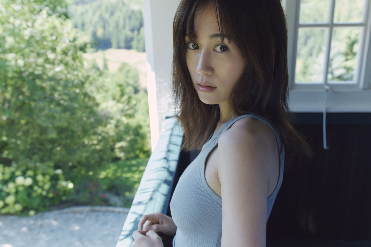 前田敦子の歴代写真集を徹底解剖！名作の裏側と現在注目の真相