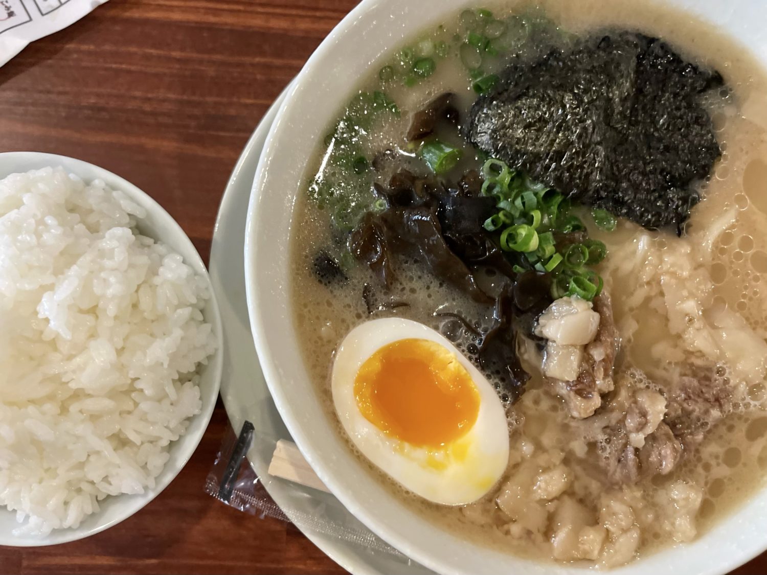 名店「とん丸」人気の真相は？絶品メニューと混雑・評判を徹底調査