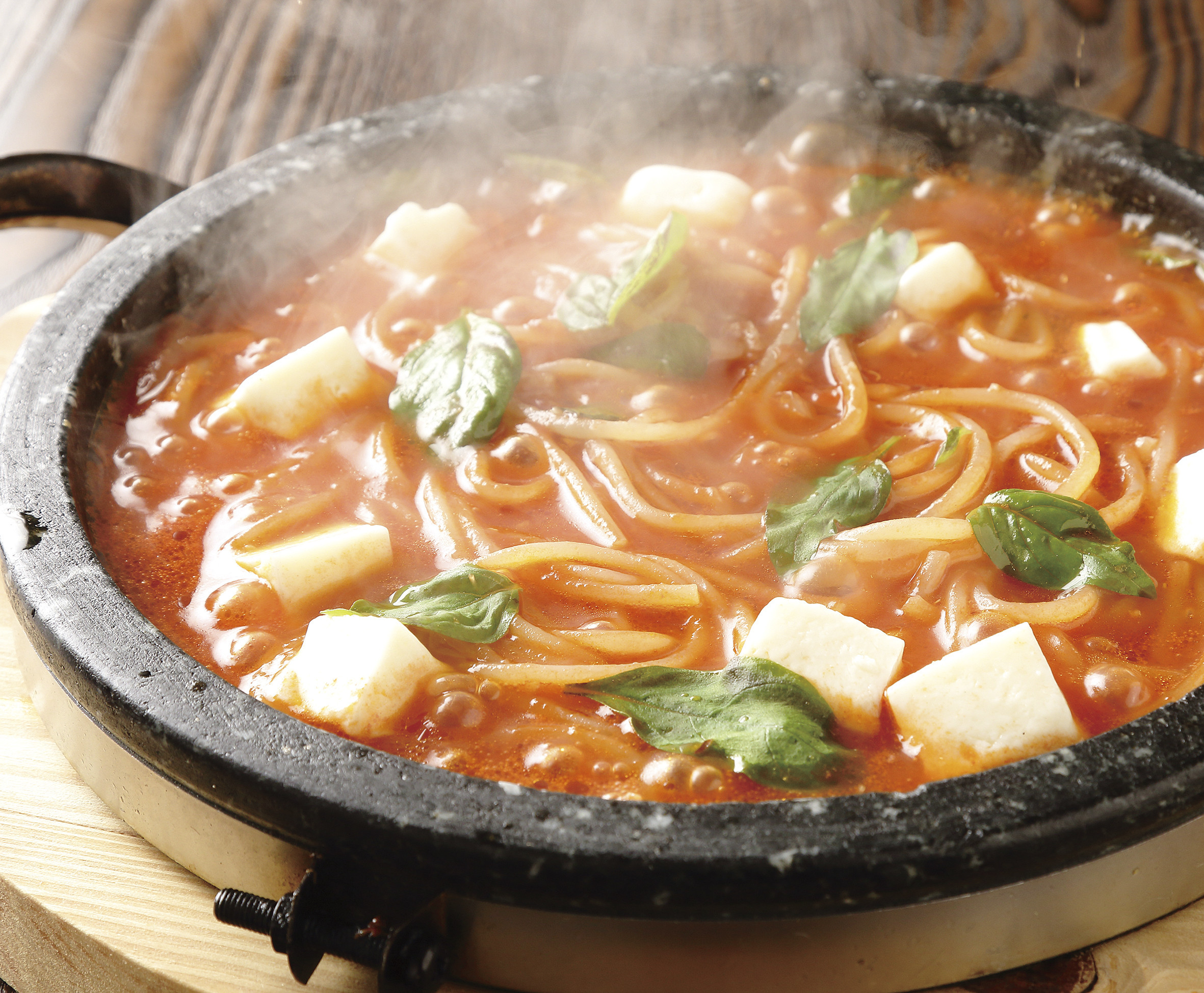 なぜ「魔法のパスタ」に虜になるのか？石焼の秘密と絶品メニューの真相