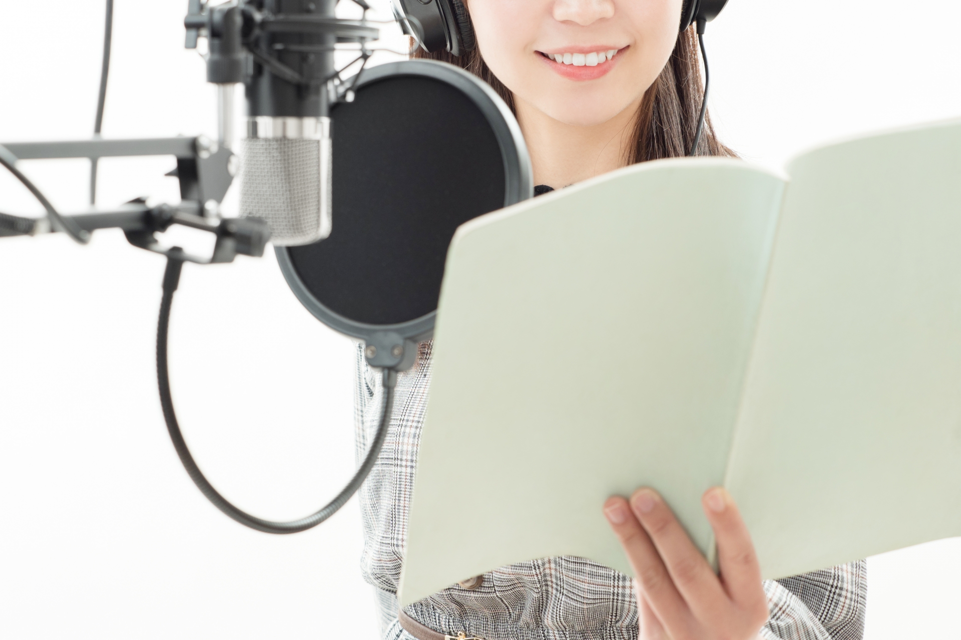 アフレコとは？アテレコ・プレレコとの違いや収録現場の裏側を徹底解説