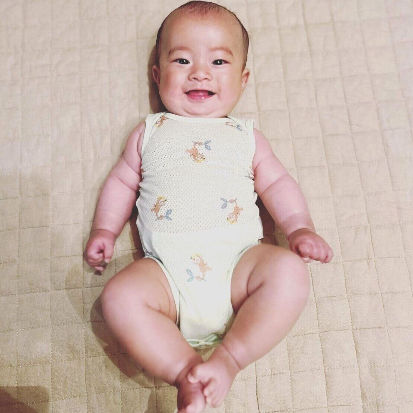なぜ泣く？手足がスルッと通る赤ちゃんのボディスーツ着せ方【プロ直伝】
