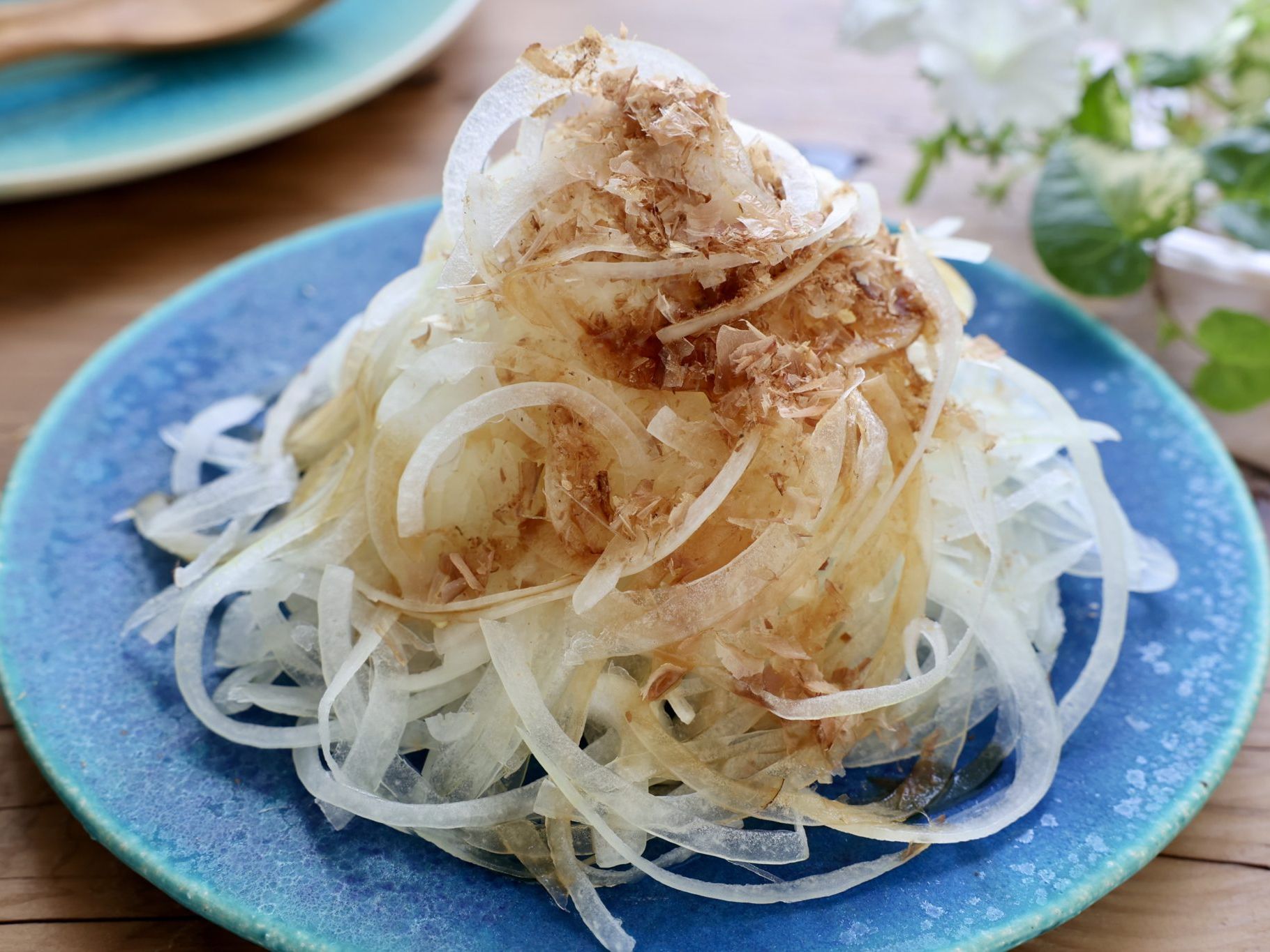 水にさらすのはNg？サラダ用玉ねぎの切り方で辛味ゼロにするプロの技