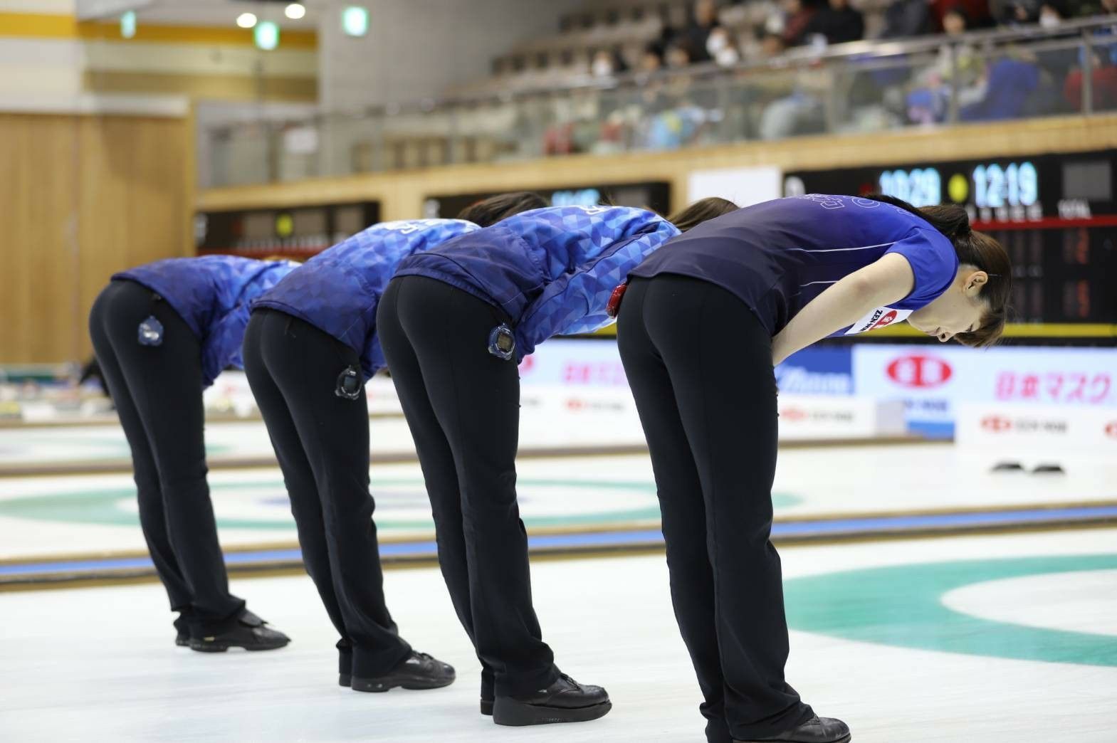カーリング女子の美尻が話題沸騰！驚異の体幹とデリバリー姿勢の秘密