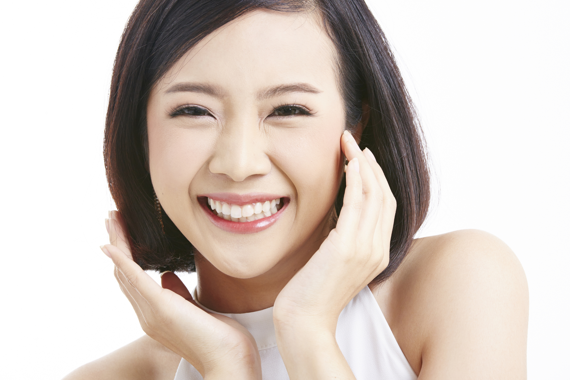 歯並びが綺麗な人の特徴と育ちの真相｜なぜ好印象？割合と最新矯正法