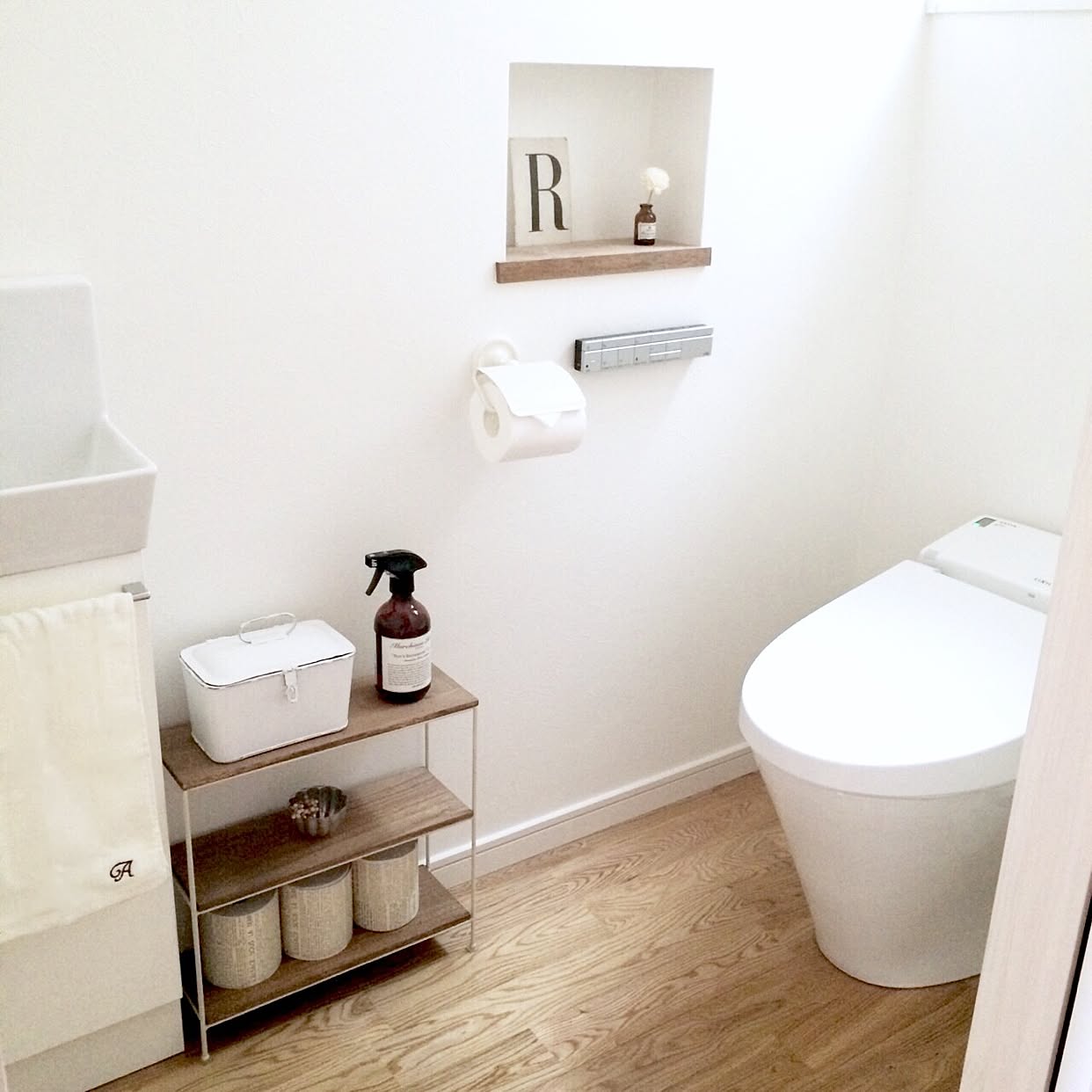 狭いトイレが見違える！プロ直伝の収納アイデアと浮かせる裏ワザ