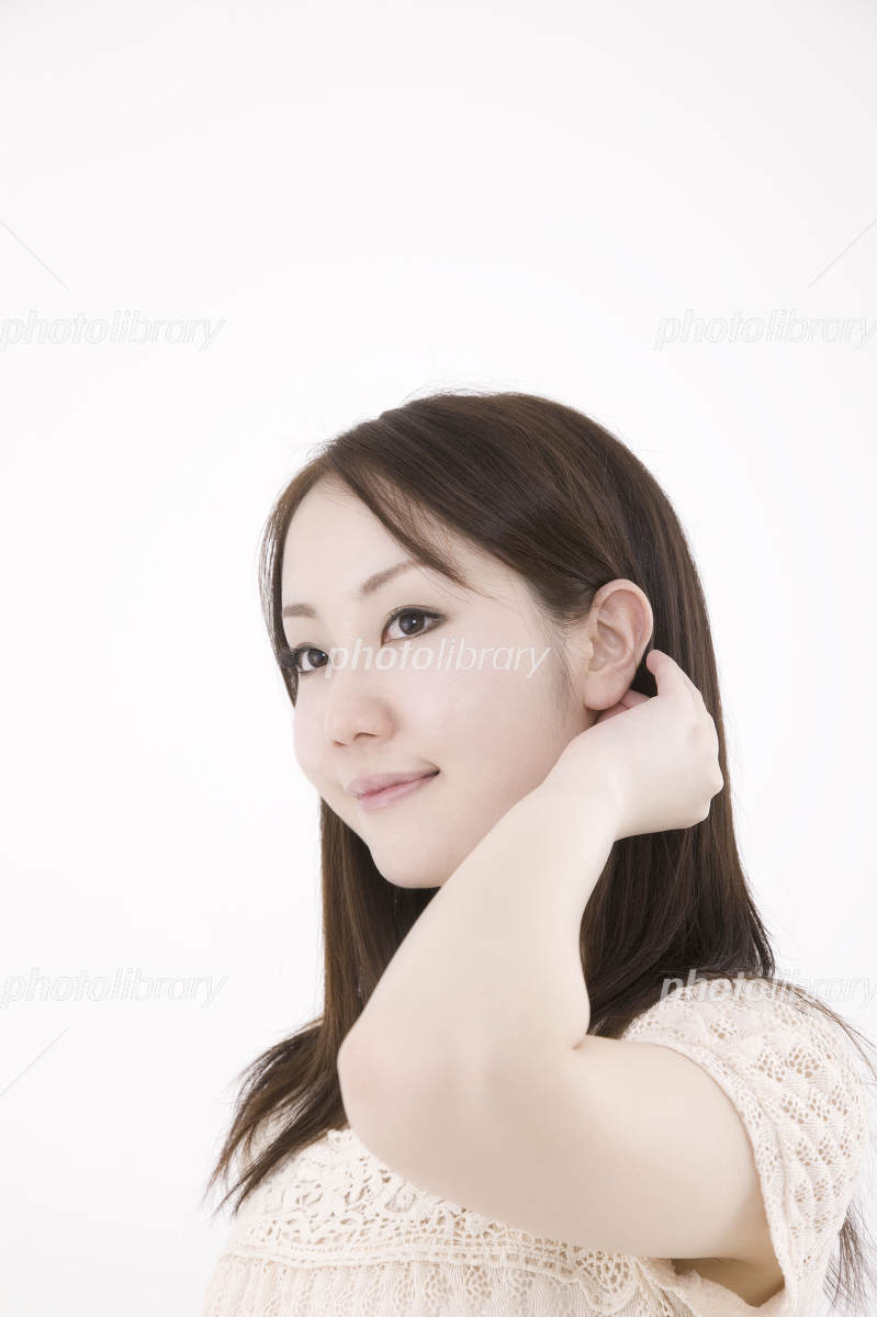 髪をかきあげる心理は脈あり？無意識な仕草に隠された本音を徹底解説