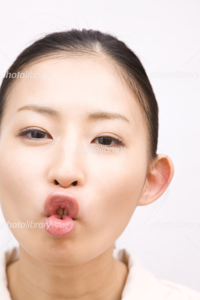 口をすぼめる心理と無意識の本音とは？癖の理由や健康効果まで徹底解説