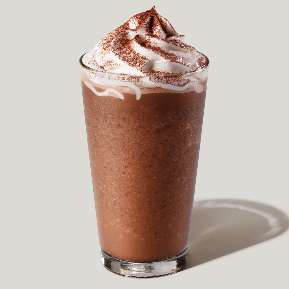 【2026年最新】なぜ「ダークモカ チップ フラペチーノ」は王座を揺るがさないのか？スタバ最強ロングセラーの深層と知られざる極上カスタマイズ