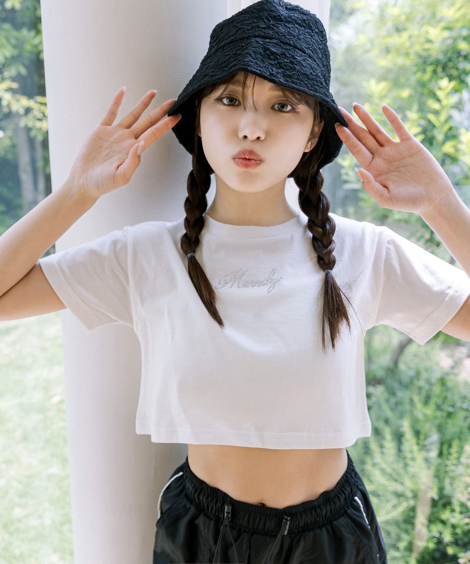 クロップドTシャツは痛い？お腹を出さない2026年大人の正解コーデ