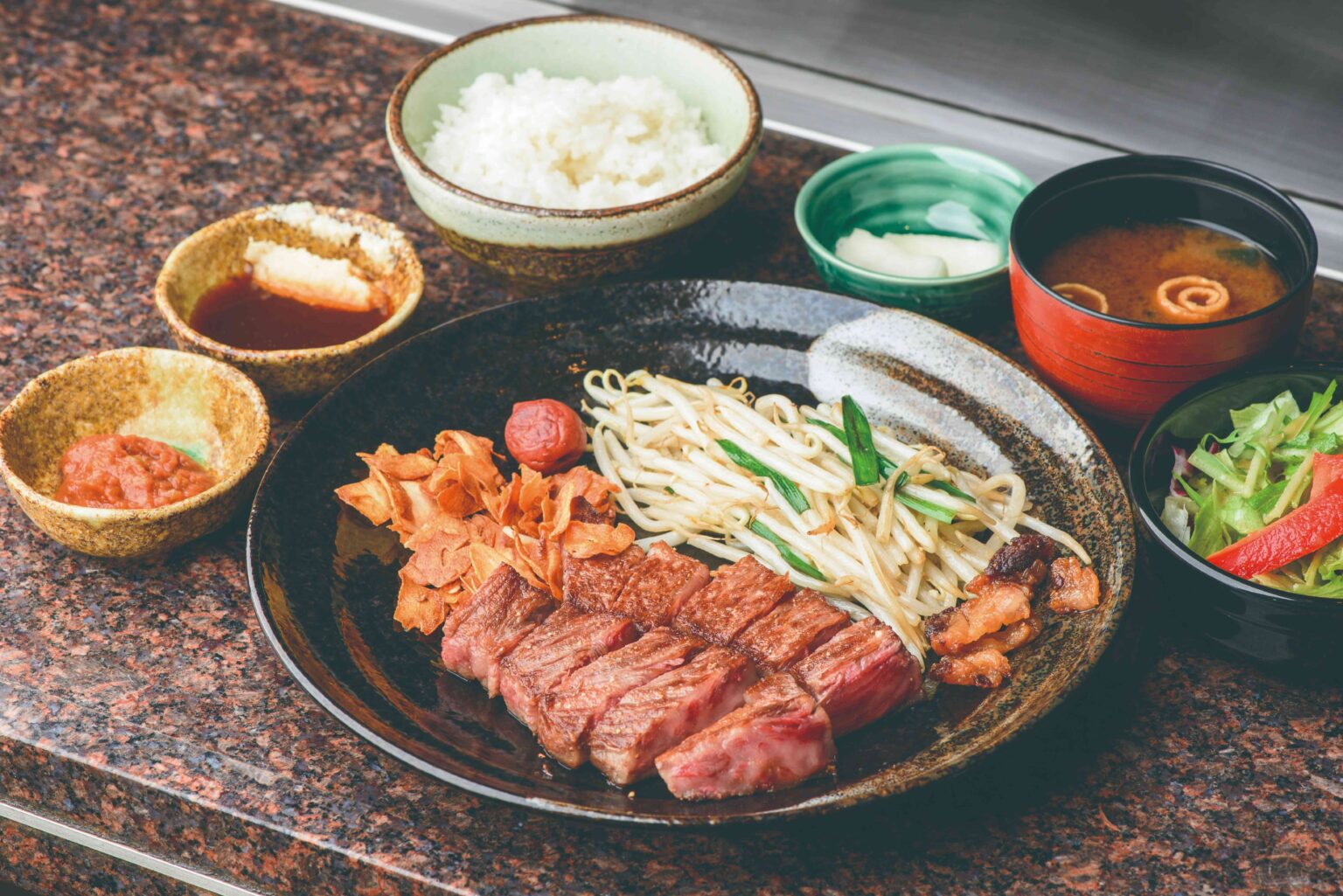 本当に旨いお肉ランチはどこ？2026年最新のコスパ最強名店を徹底比較