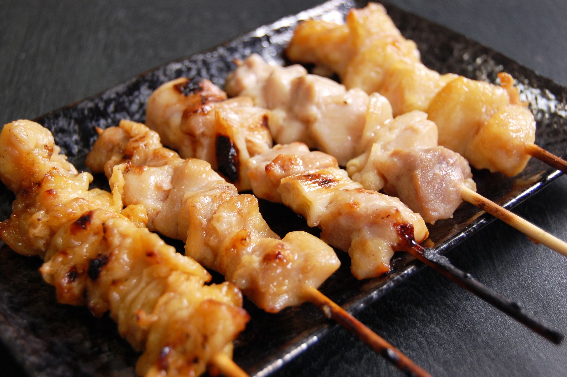 焼き鳥きんざんが名駅・栄で予約殺到の理由！実食検証と人気串の真相