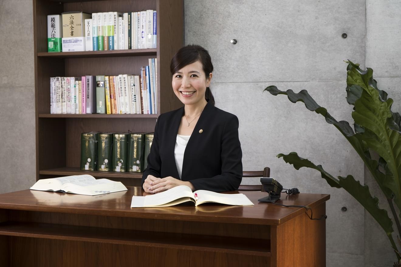 著名女性弁護士の素顔と実力とは？炎上の真相から選び方まで徹底解説
