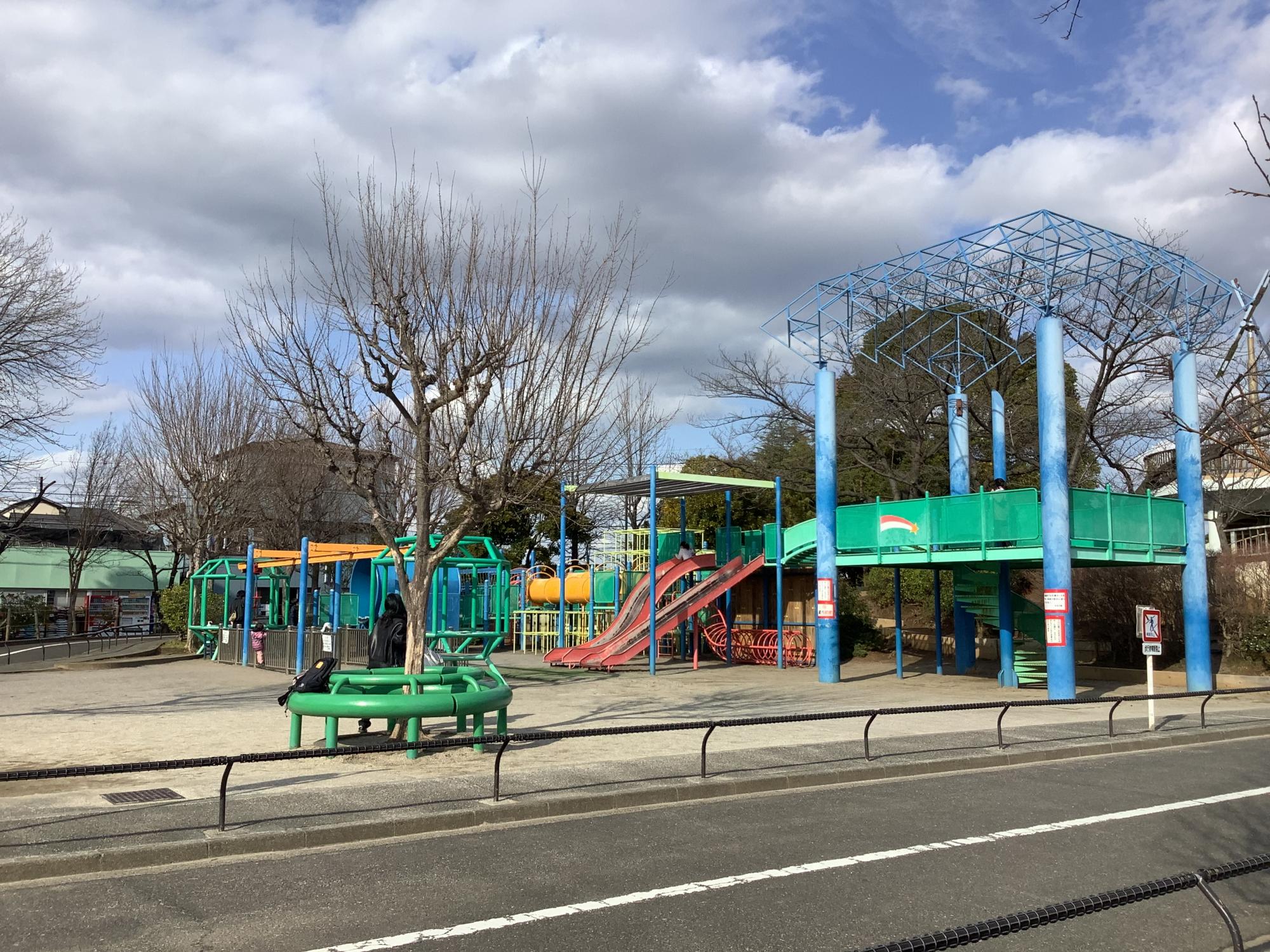 北沼公園の魅力と混雑攻略法！恐竜・ゴーカート・水遊びを完全網羅