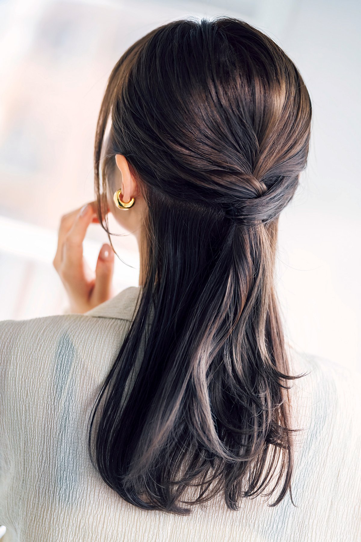 黒髪ストレートのハーフアップが垢抜ける理由と巻かない洗練アレンジ術
