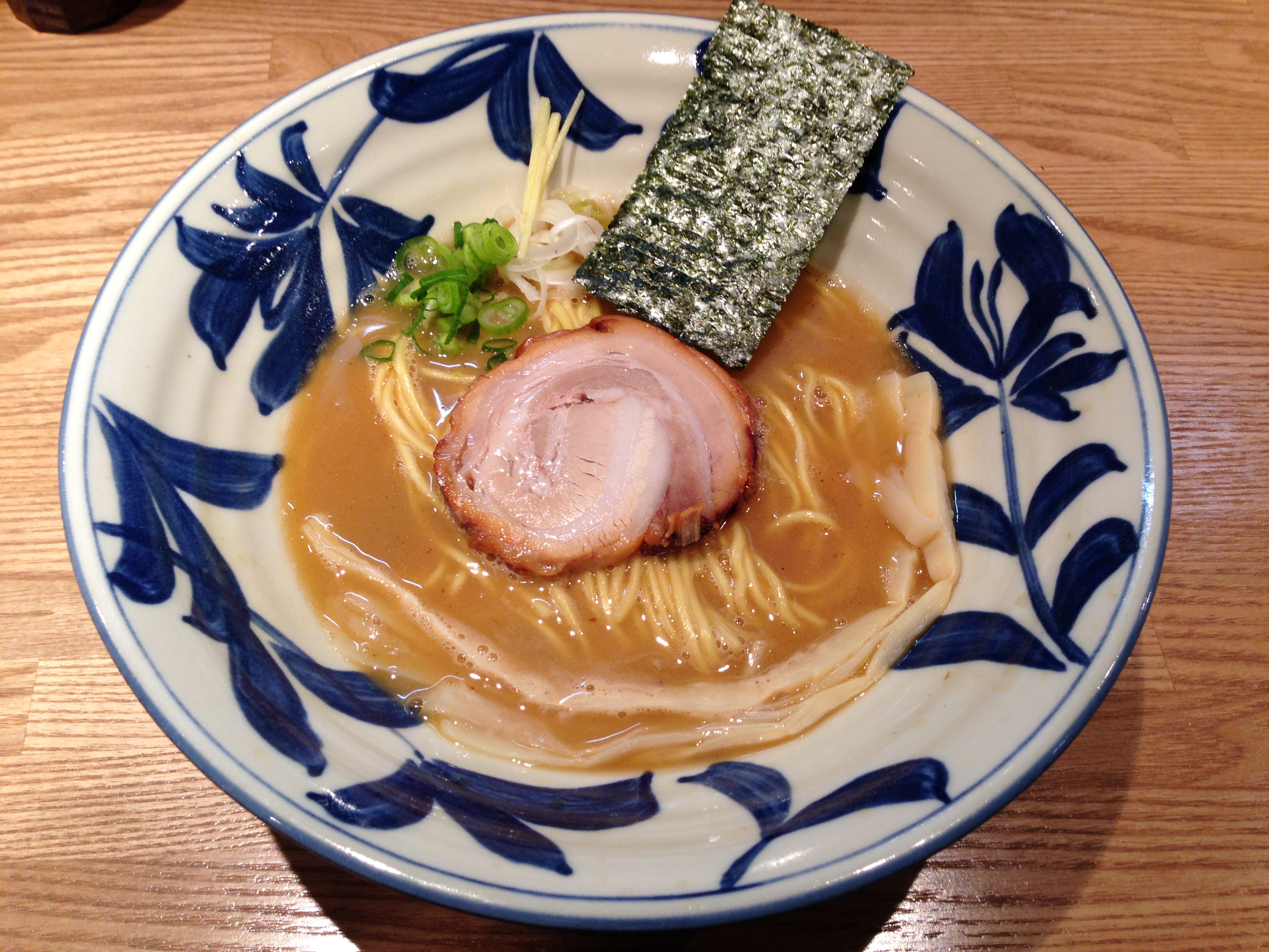 渋谷・麺屋ぬかじの全貌！濃厚魚介豚骨と無料Tkg・行列を徹底解剖