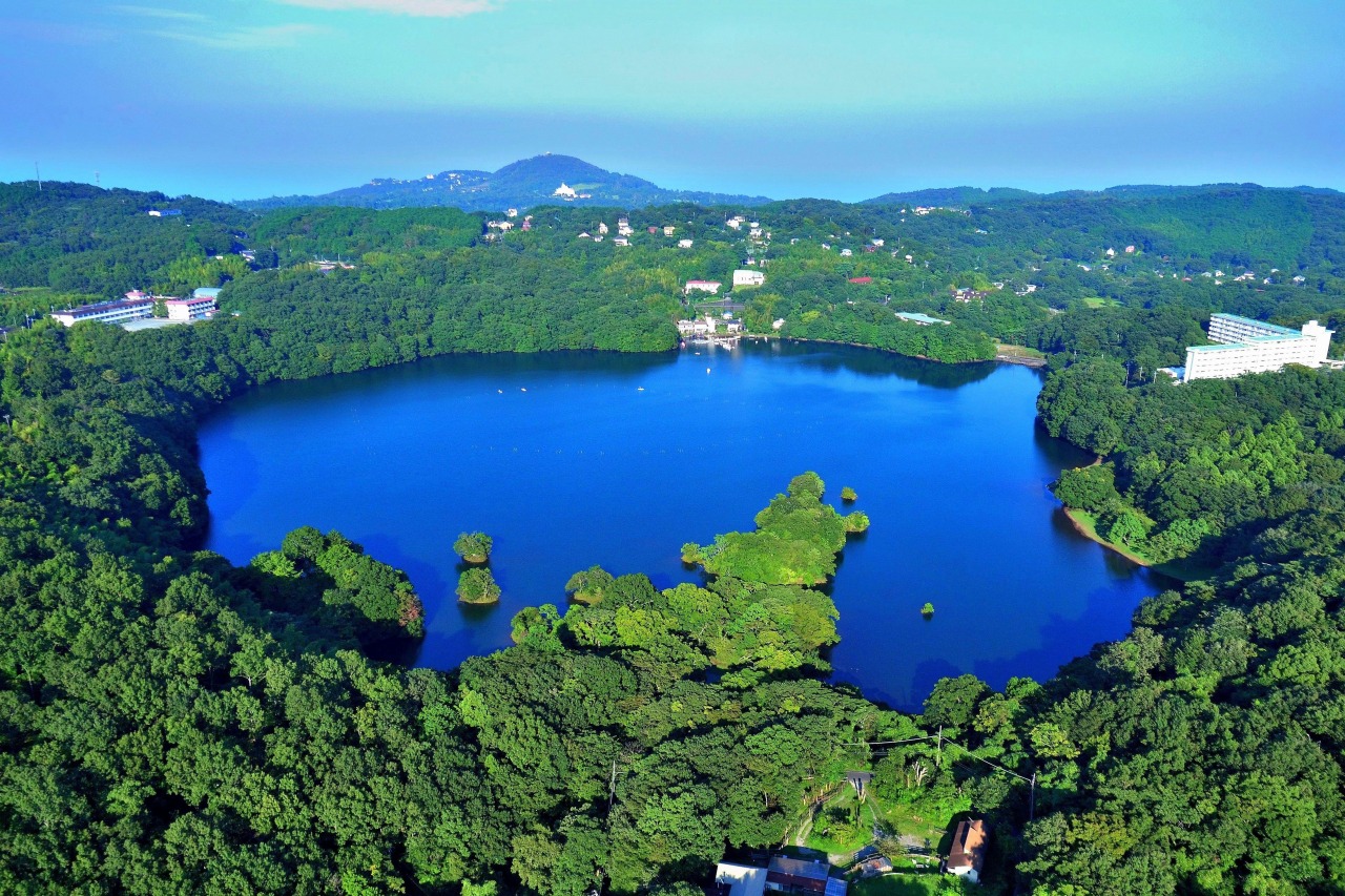 伊豆の瞳・一碧湖の魅力と真相｜カフェ散策から赤牛伝説まで徹底解剖