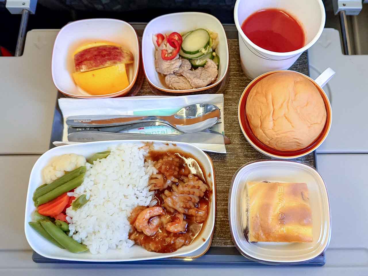 空飛ぶ小籠包の秘密！エバー航空が誇る機内食の異次元体験とは