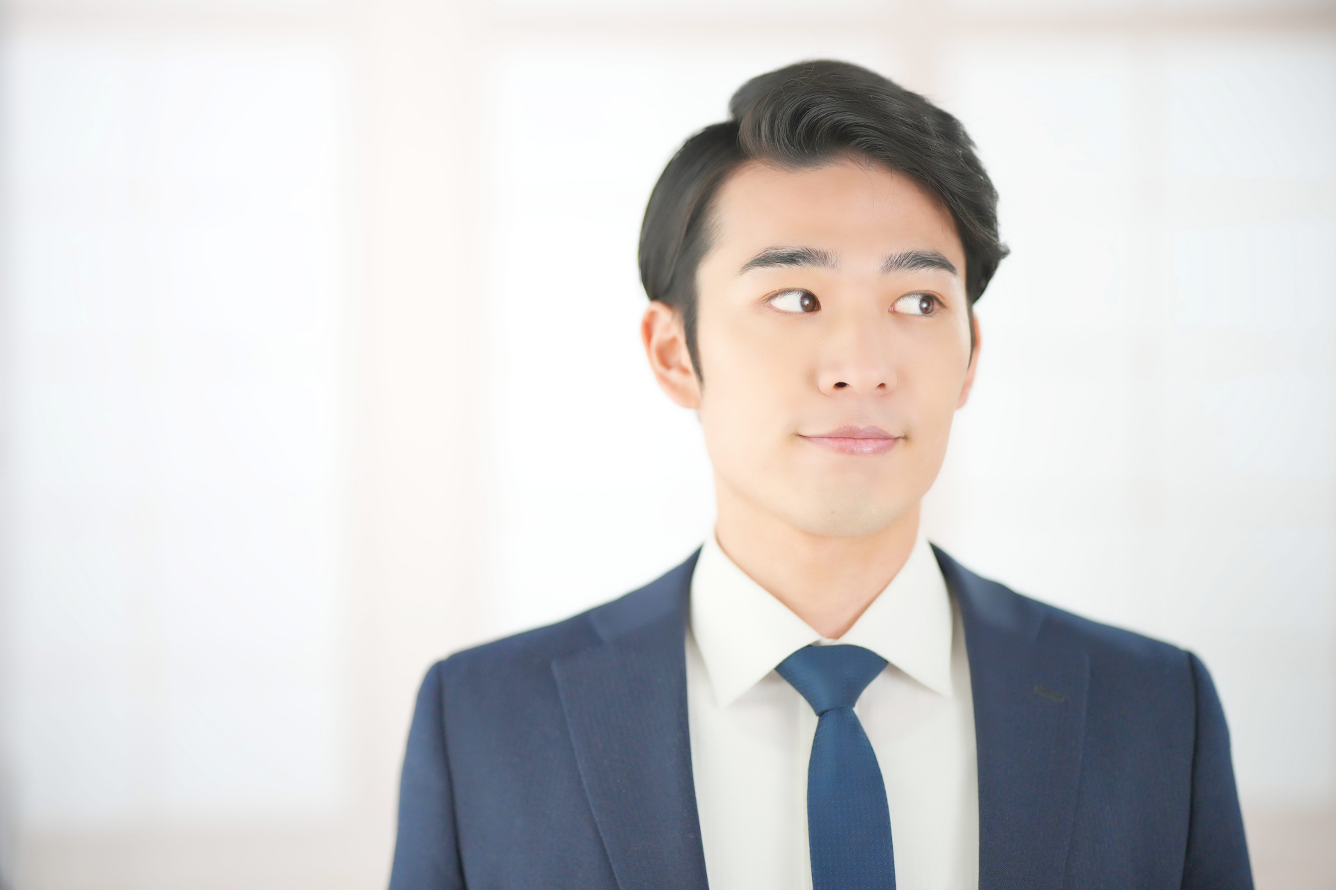 目が合うと目をそらすのはなぜ？脈あり・嫌悪感の真相と男女の本音を徹底解説