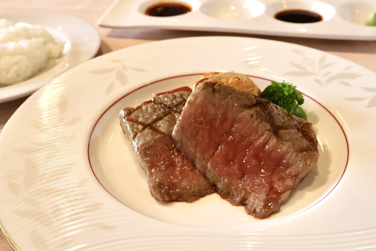 なぜ名門郷土料理店は予約困難なのか？本場の味と地酒を極める名店の真実