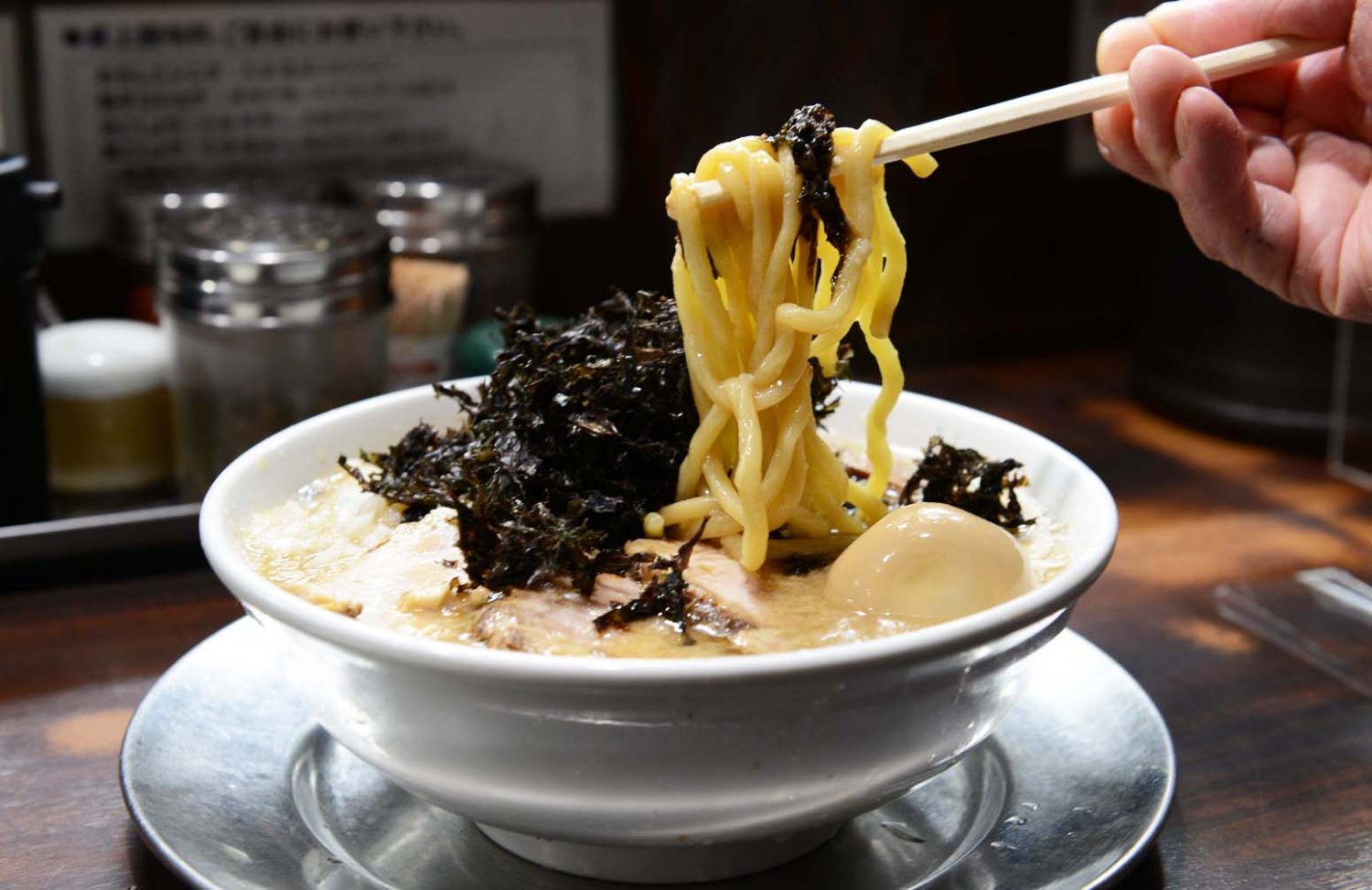蒲田らーめん潤を徹底解剖！燕三条の極太麺と名物鬼油の中毒性