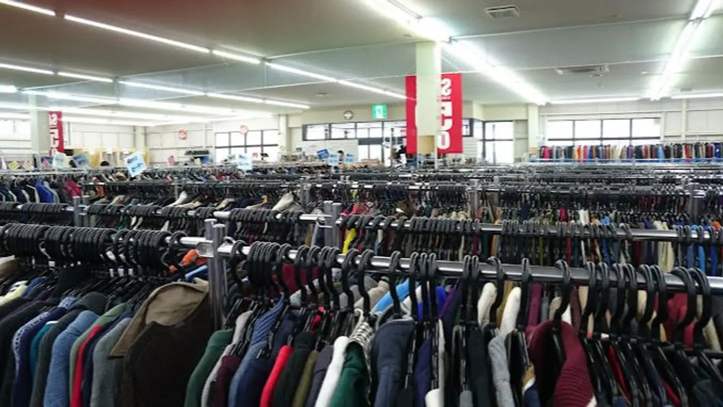 長崎の巨大古着倉庫「西海岸大村店」徹底解剖！半額セールと攻略法
