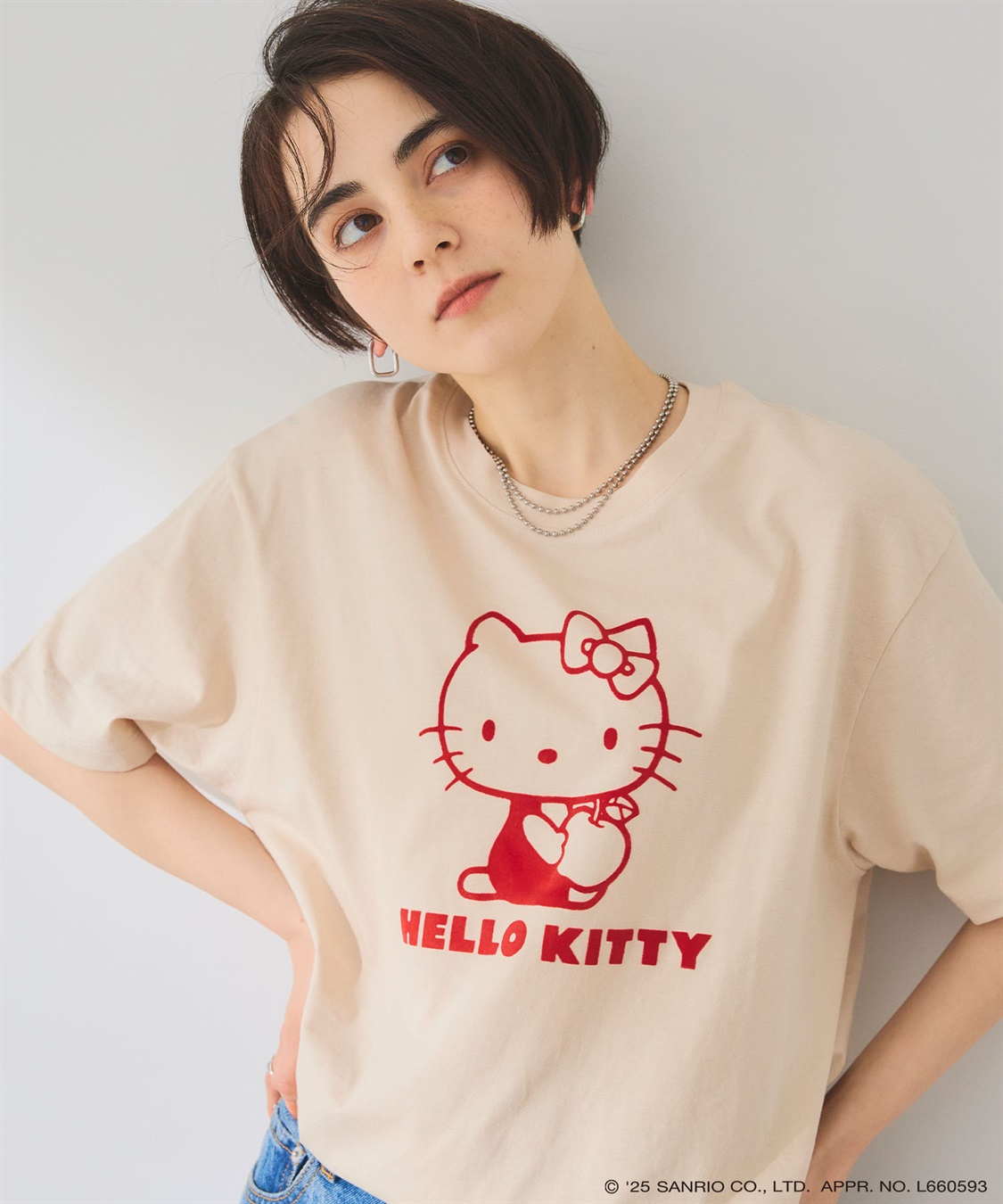 なぜ大人女子が熱狂？キティちゃんTシャツ再流行の真相と着こなし術