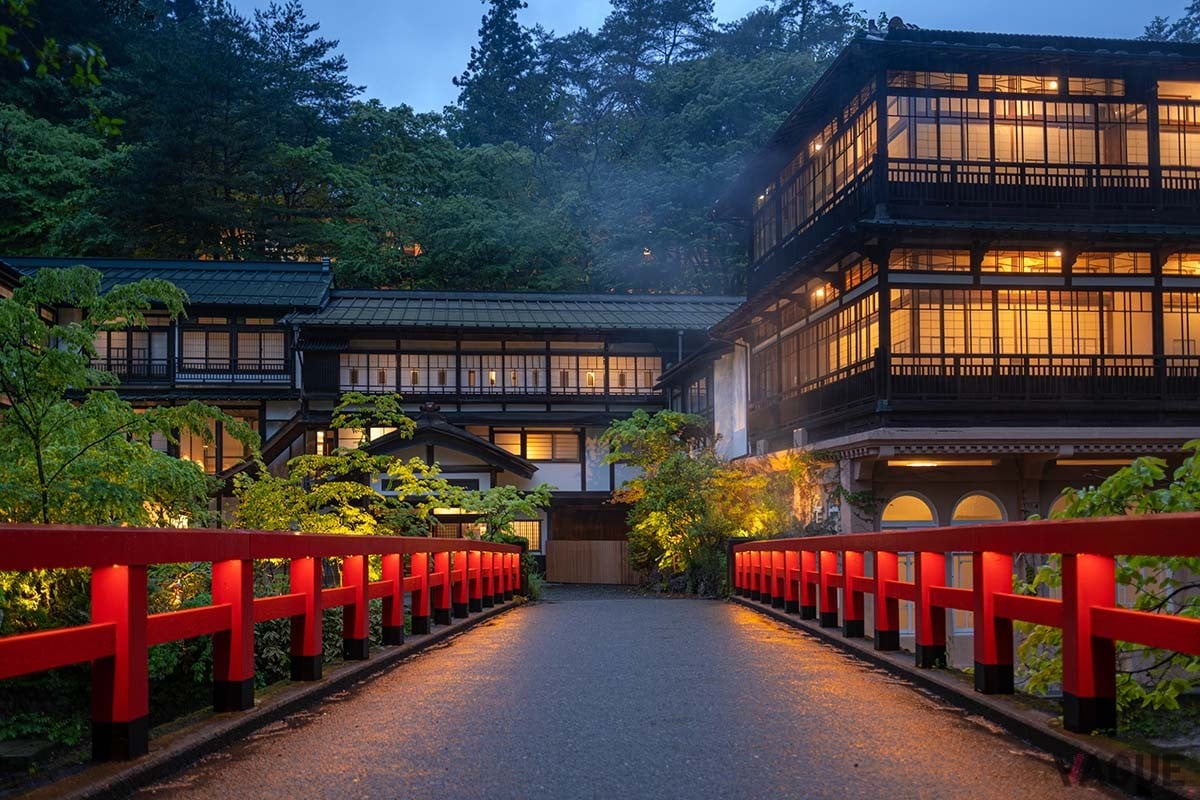 千と千尋の舞台？四万温泉「積善館」油屋モデルの真相を徹底追跡