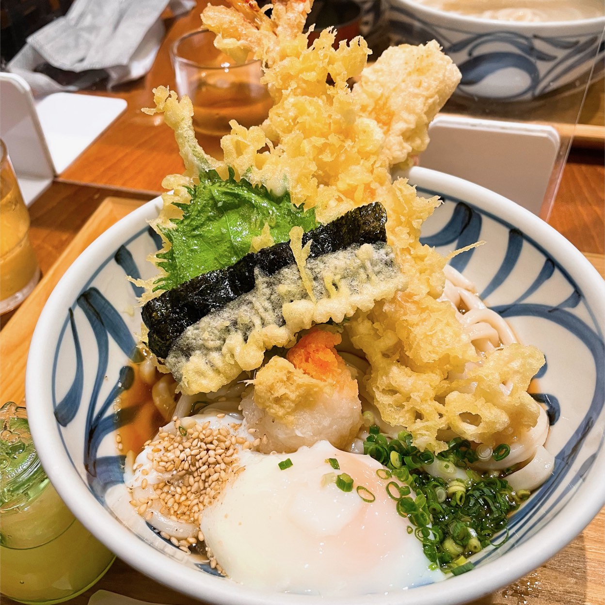 うどん棒大阪店が絶賛される理由は？名物メニューと待ち時間を徹底検証