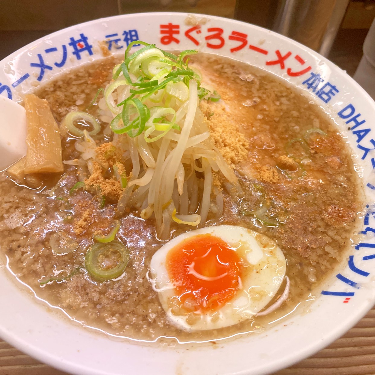 板橋本町「元祖まぐろラーメン本店」深夜に行列ができる理由と全貌