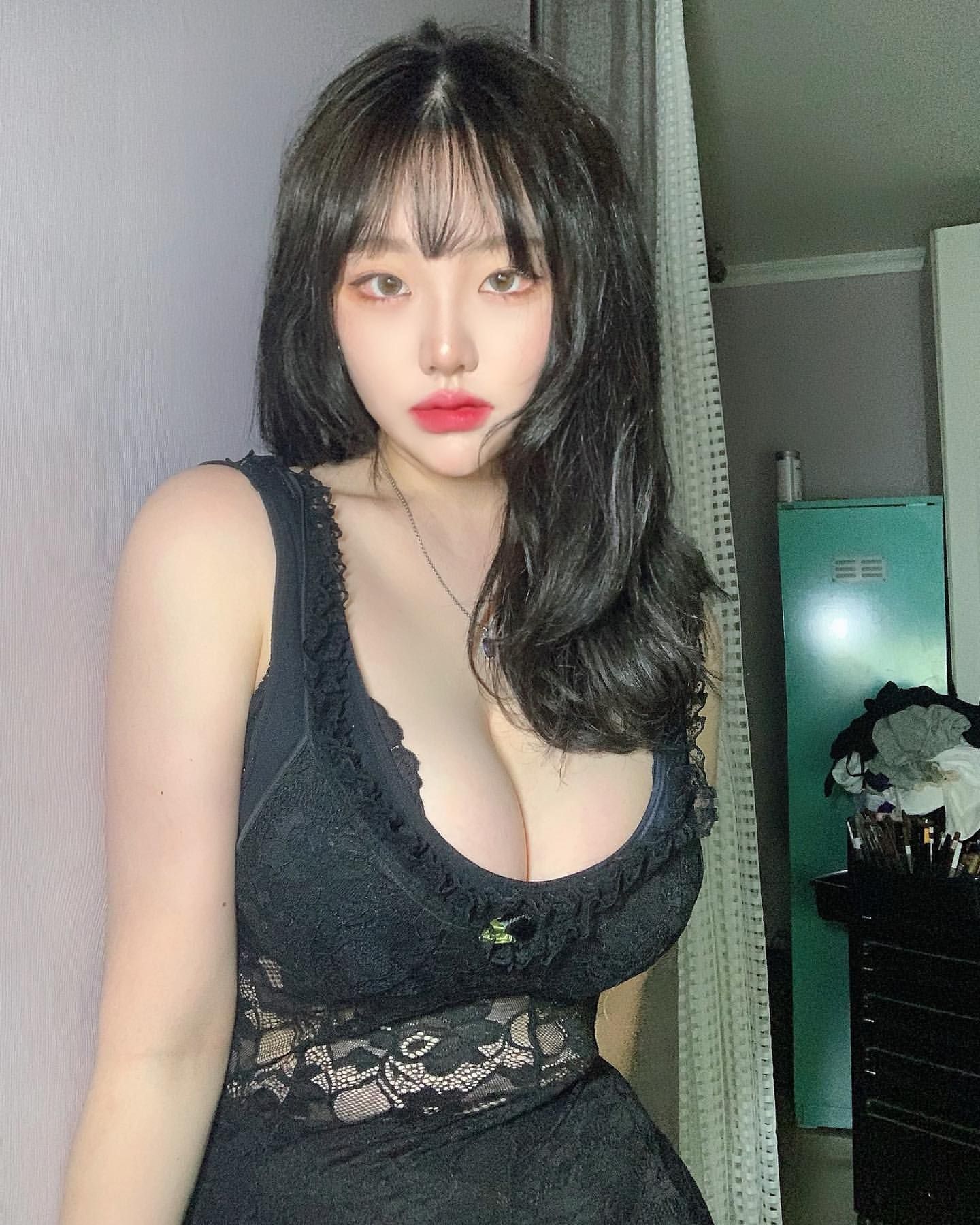 胸美人の決定的な特徴とは？サイズを超えた黄金比と美乳キープ習慣の真相