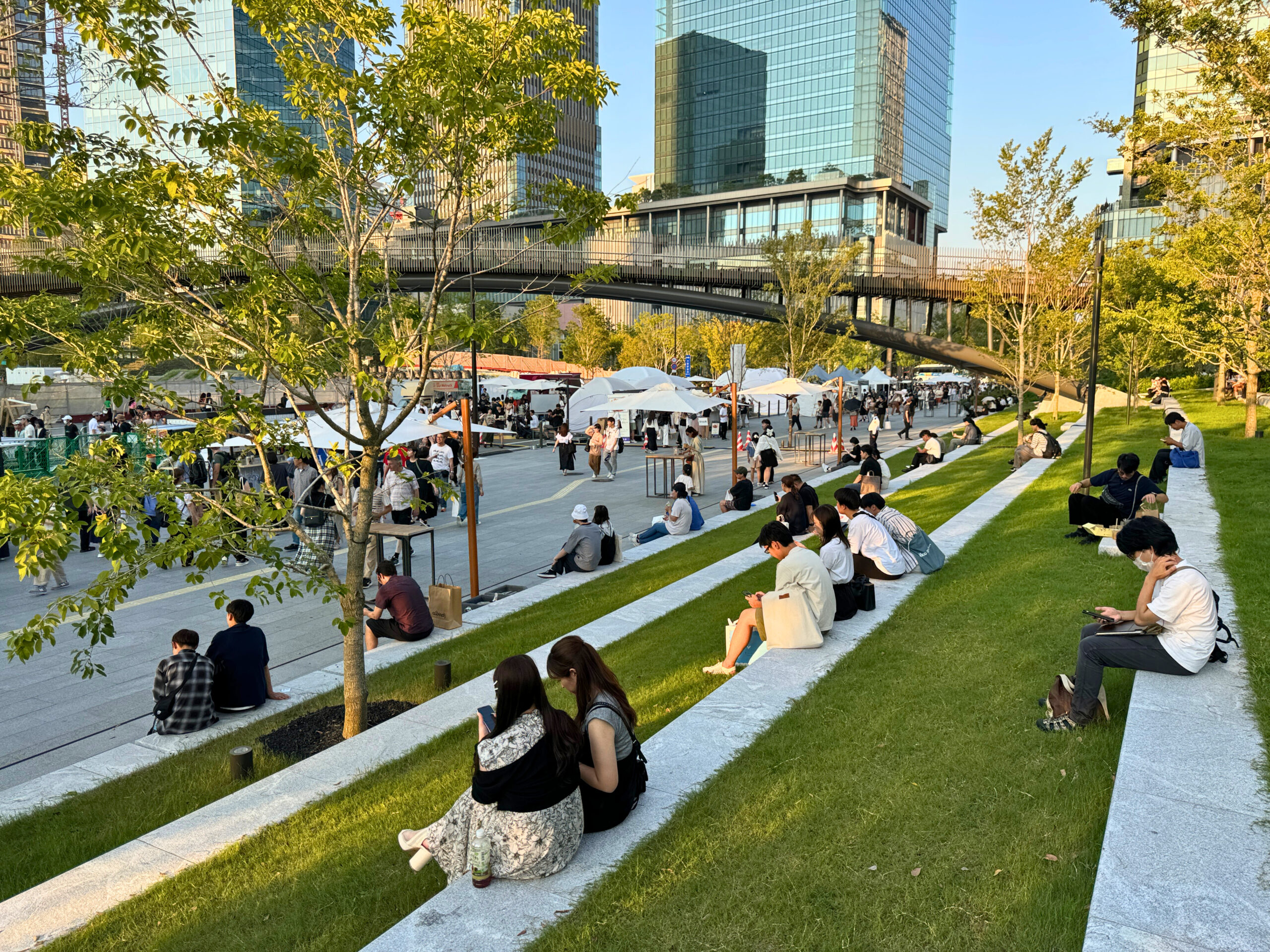 うめきた広場の全貌解剖｜2026年最新イベント・混雑と穴場カフェ