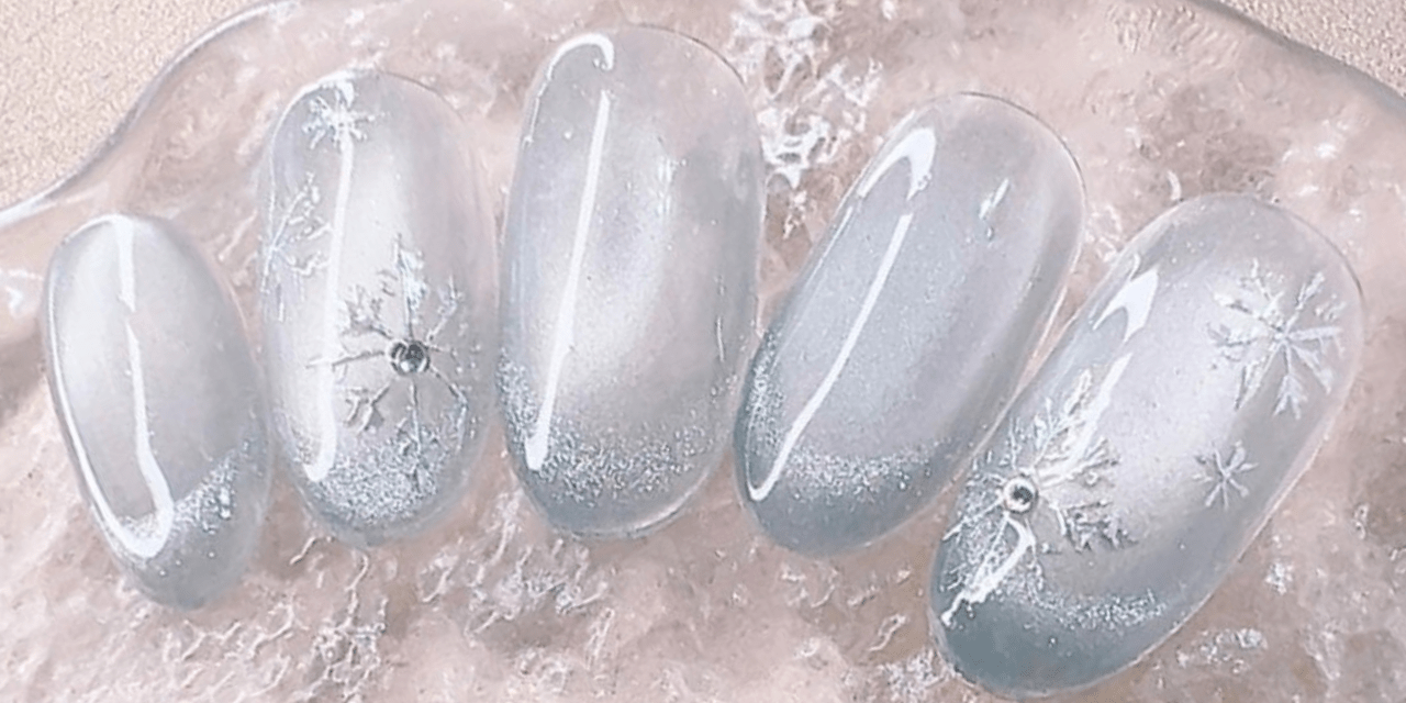 雪の結晶ネイル2026最新トレンド！シールでもサロン級に魅せる裏技