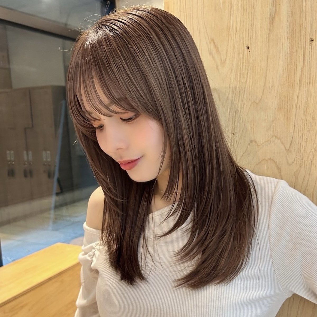 今セミロングレイヤーが人気の真相！扱いづらい噂と失敗防ぐ新常識