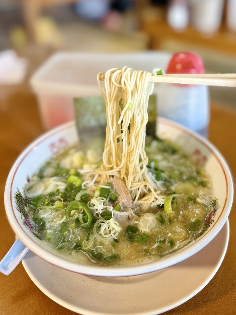 長浜豚骨まるえいラーメンの真相！通を唸らせる極上白湯と行列の正体