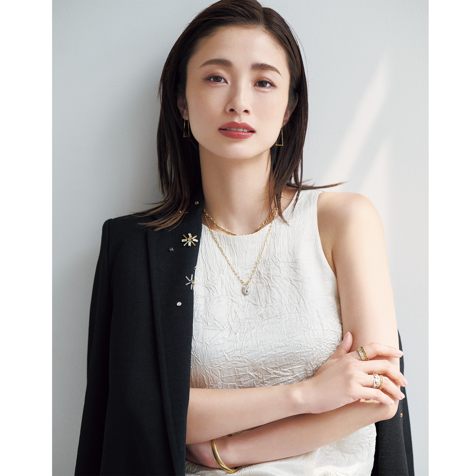 上戸彩の年齢と驚異の美貌の真相！Hiroとの年の差や3児の母の素顔