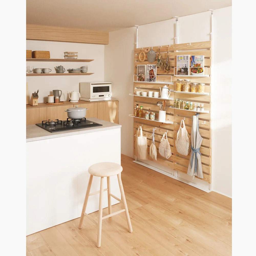 壁にかける収納で部屋が劇的に片付く理由！賃貸でも穴を開けない裏ワザ