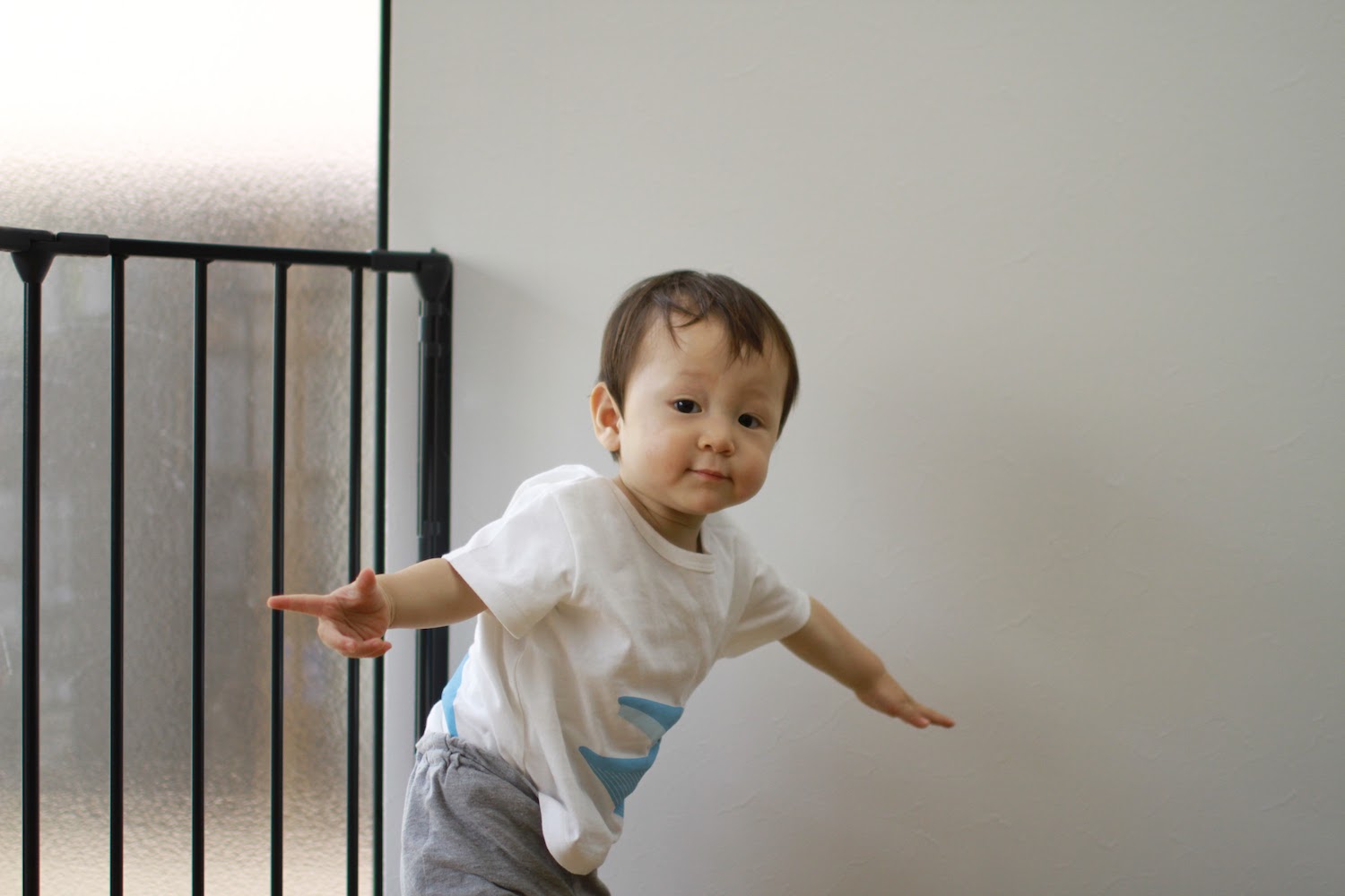 1歳半の発達目安と健診の真相｜言葉が出ない・癇癪の悩みと最新対策