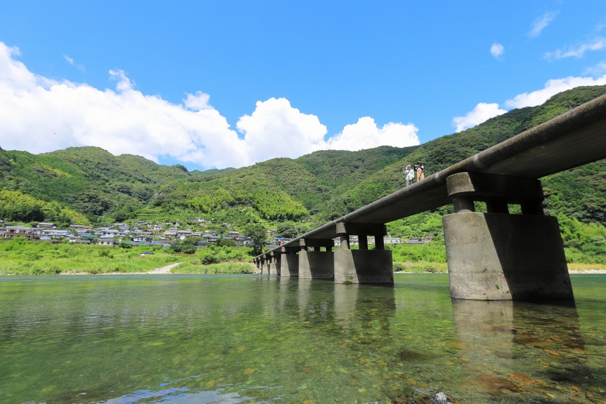 浅尾沈下橋を完全攻略！車の通行注意点と竜とそばかすの姫聖地の全貌