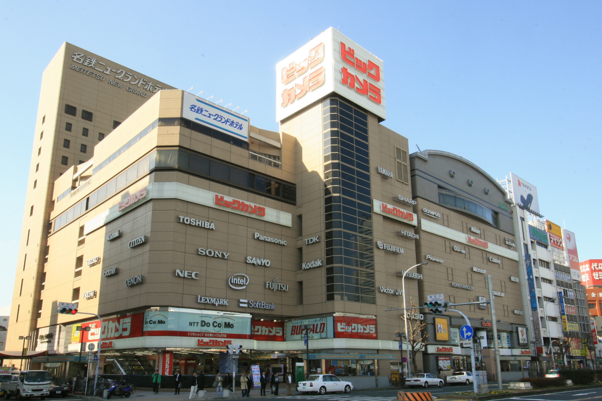 ビックカメラ名古屋駅西店とゲートタワーの違いは？駐車場や評判徹底解説