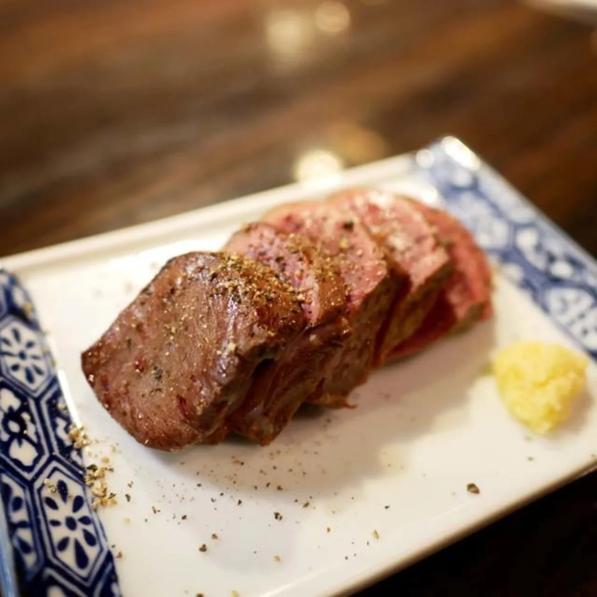 肉の雷橋はなぜ予約困難？福岡天神の炉端名物と攻略法【2026】