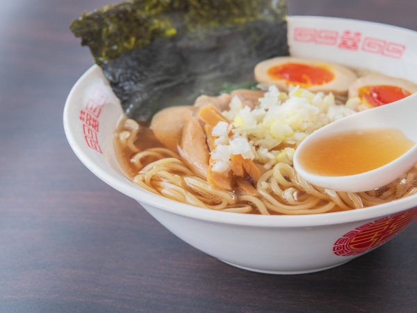 中華そばとラーメンの違いとは？歴史的背景とスープ・麺の真相徹底解剖