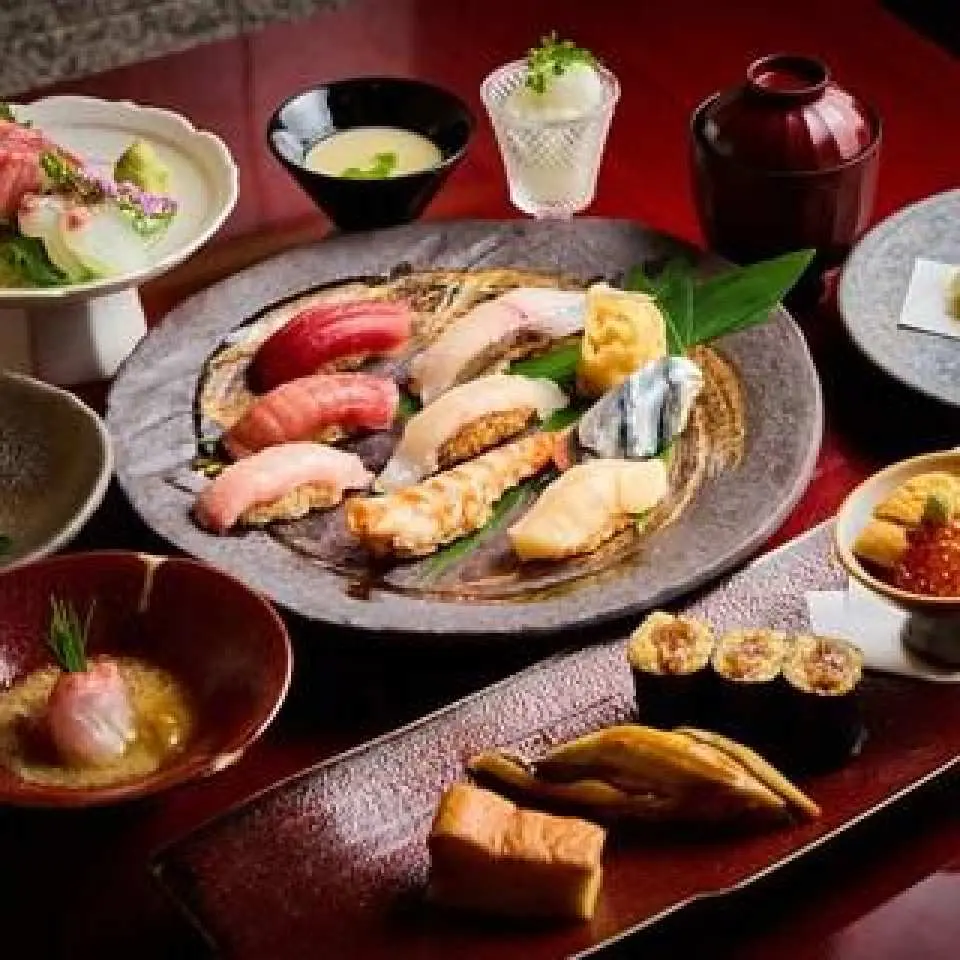 大阪の高級寿司ランチはなぜ予約殺到？夜数万円の名店が昼だけ破格な真相