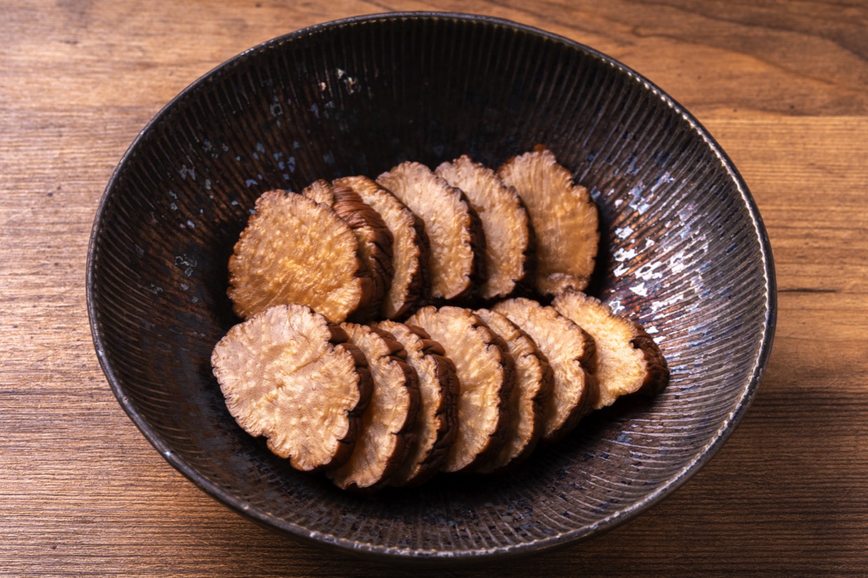 秋田名物いぶりがっことは？たくあんとの違いや絶品レシピを解説