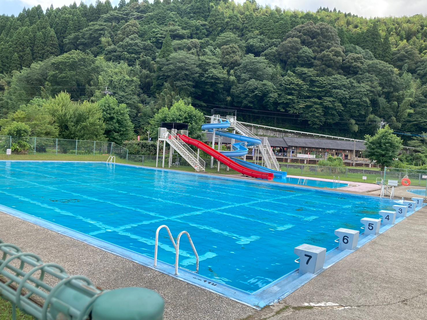 冷たすぎる竹中池公園プール2026！期間・料金やそうめん流しの実態