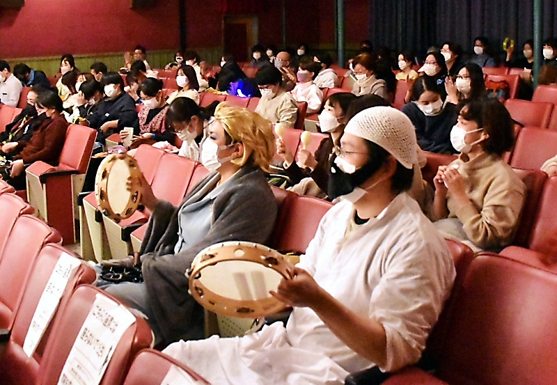 【最新版】応援上映とは？初心者の声出しルールや持ち物を徹底解説