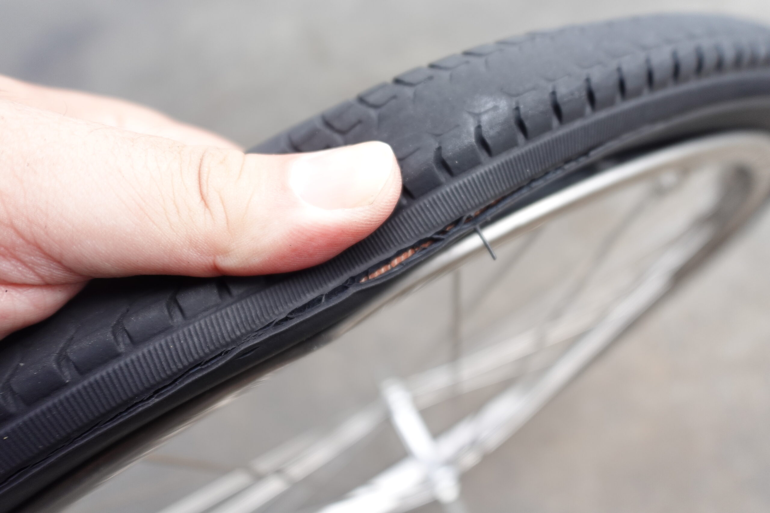 自転車のパンク原因は異物刺さりじゃない？最多の理由と2026年最新予防策