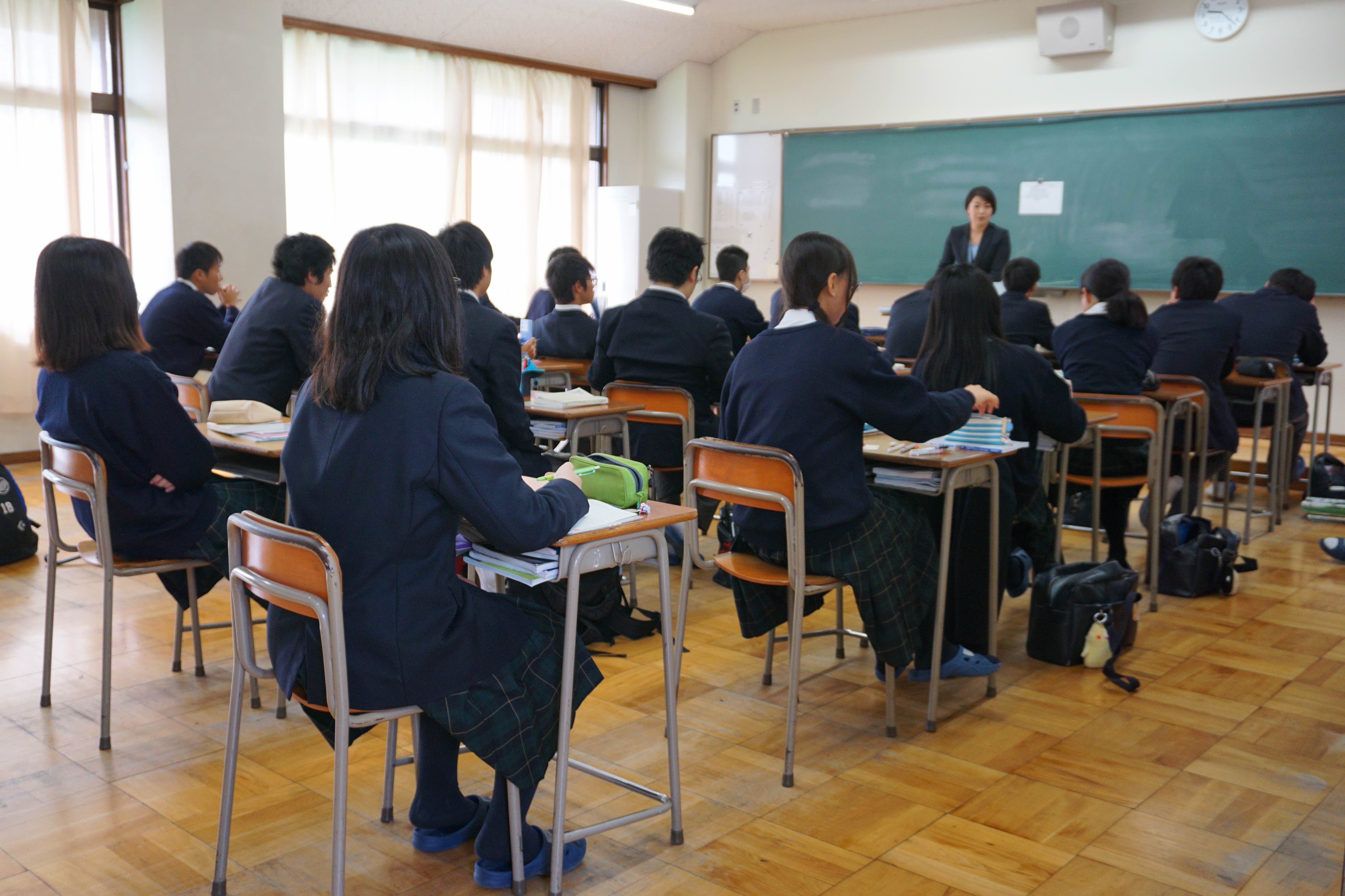 授業参観の服装で浮く決定打とは？小中学校の正解コーデとNgの境界線