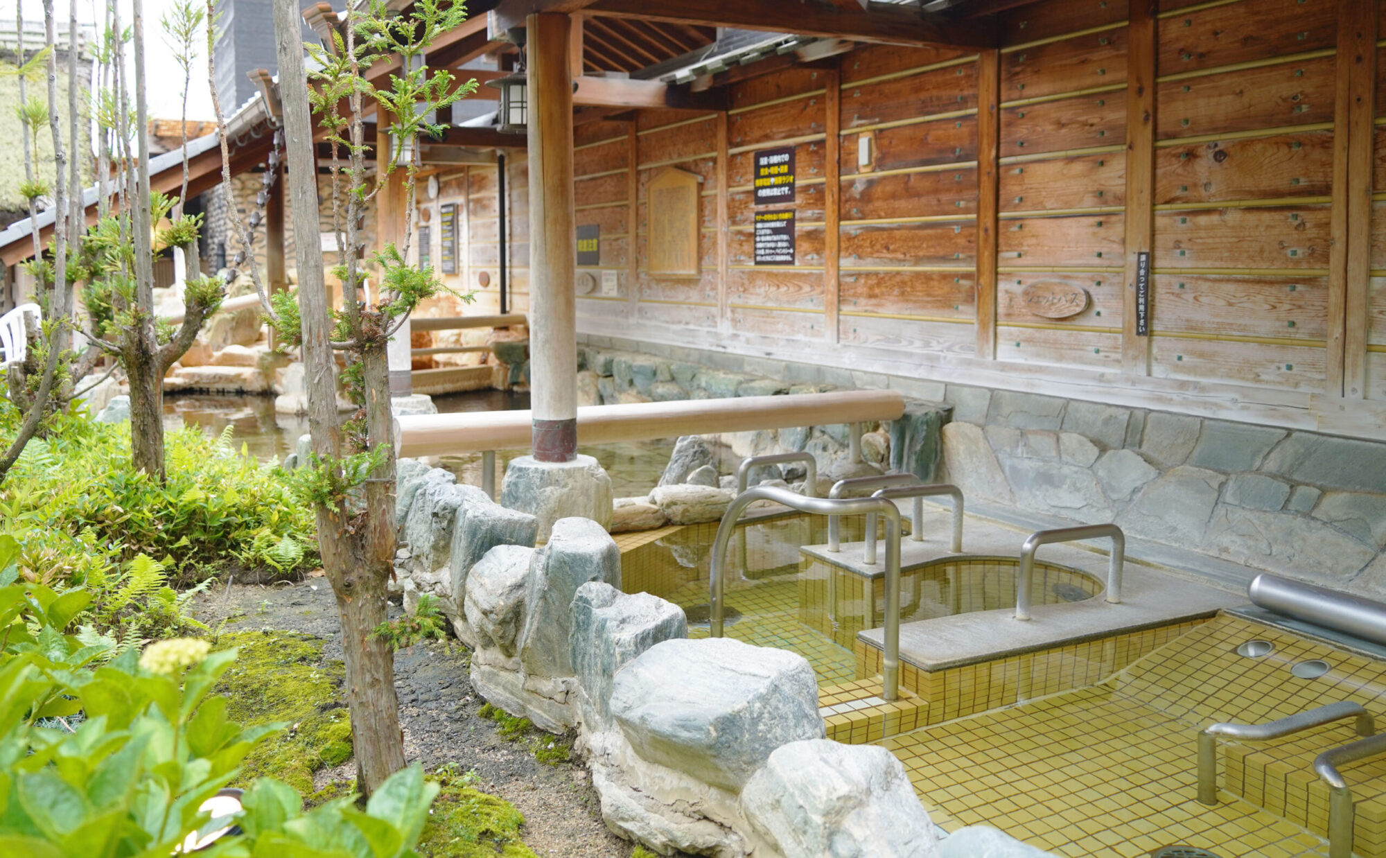 宝塚の名湯「宝乃湯」徹底解剖！有馬級の黄金泉とサウナの真価