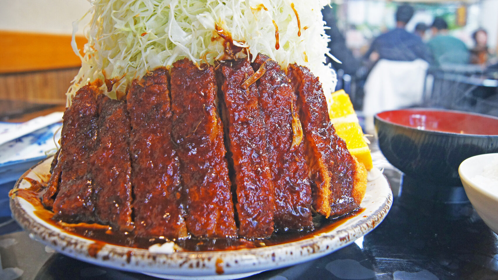 名古屋駅の味噌カツ決定版！行列回避の裏技と名店ランキング2026